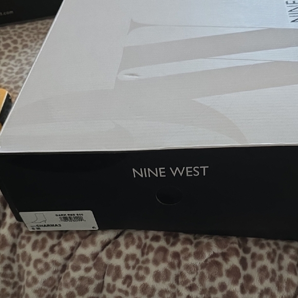 NIB Nine West Burgundy Charma Boots Size 8 - Picture 7 of 7